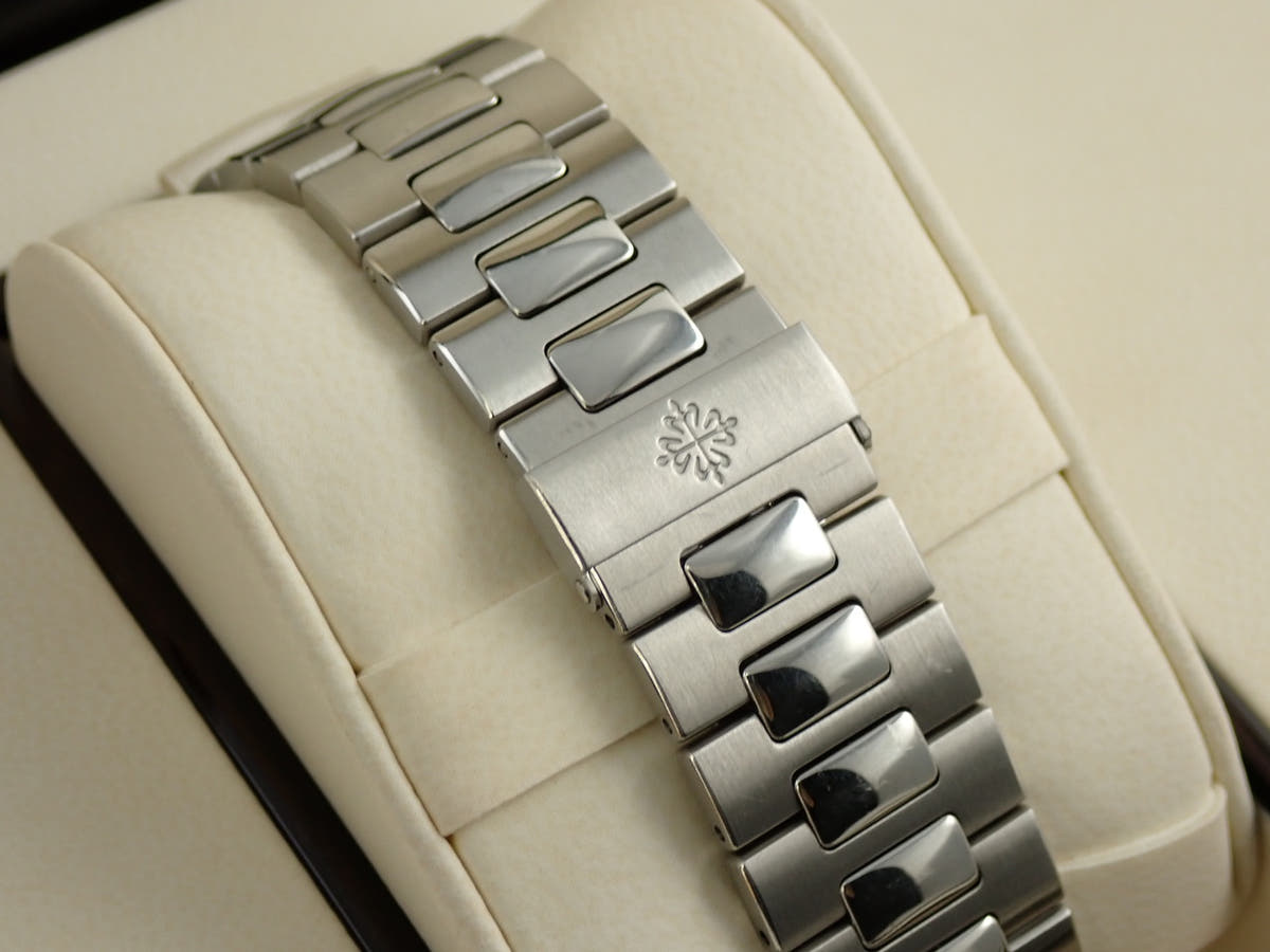 パテックフィリップ ノーチラス Ref.5711/1A-010 ブルー文字盤 中古 9XZTFCFW