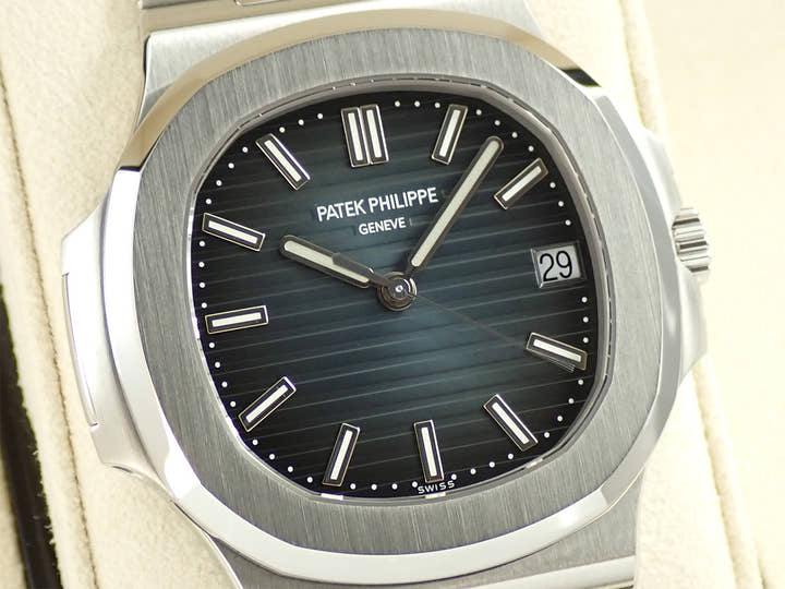 パテックフィリップ ノーチラス Ref.5711/1A-010 ステンレススチール ブルー文字盤