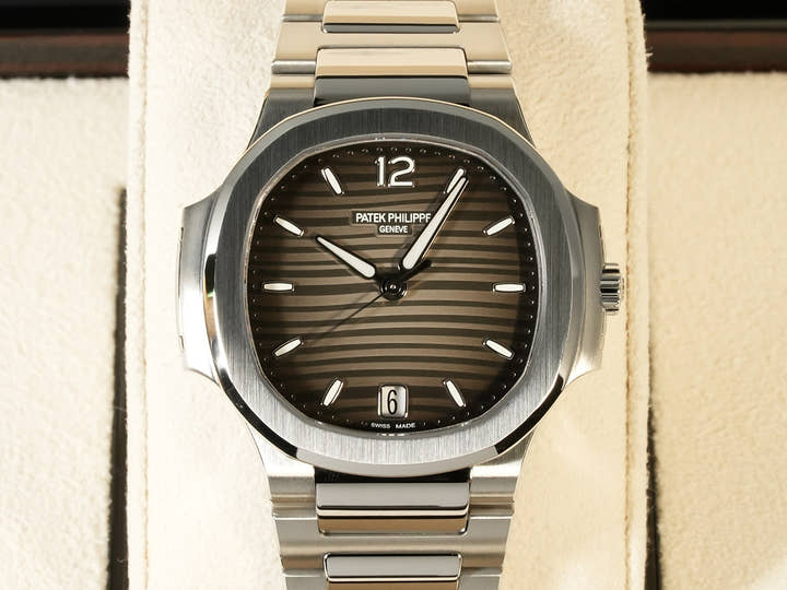 パテックフィリップ ノーチラス Ref.7118/1A-011 ステンレススチール スモークグレー文字盤