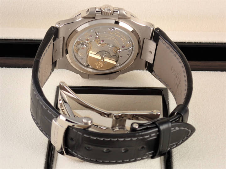 パテックフィリップ ノーチラス Ref.5712G-001 グレー文字盤 中古 nautilus-46