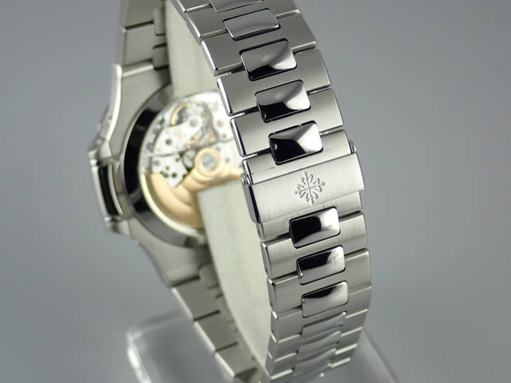 パテックフィリップ ノーチラス Ref.5726/1A-010 ホワイト文字盤 中古 nautilus-82