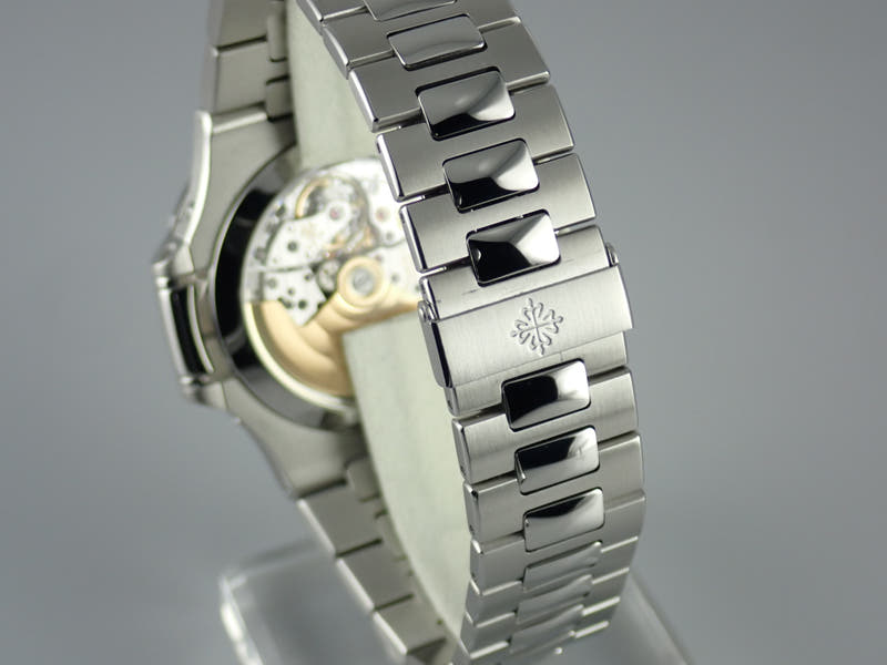 パテックフィリップ ノーチラス Ref.5726/1A-010 ホワイト文字盤 中古 nautilus-82