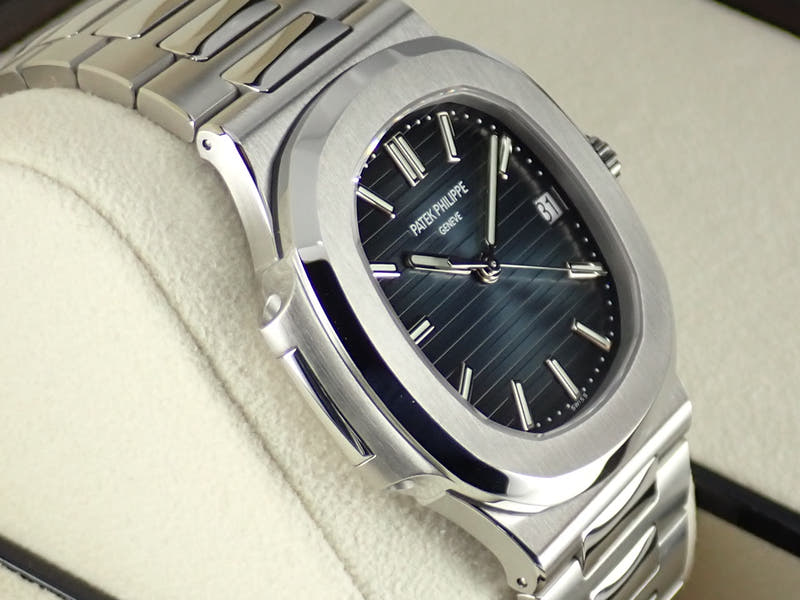 パテックフィリップ ノーチラス Ref.5711/1A-010 ブラックブルー文字盤 未使用 nautilus-93