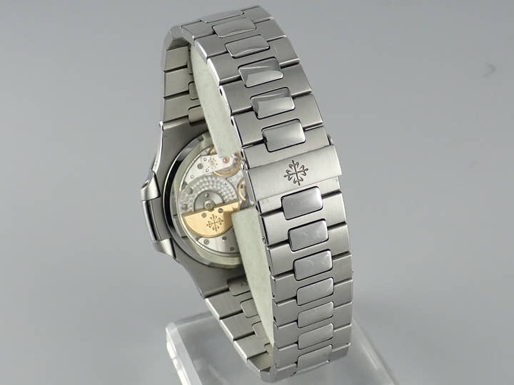 パテックフィリップ ノーチラス Ref.5712/1A-001 ブラックブルー文字盤 中古 nautilus-95