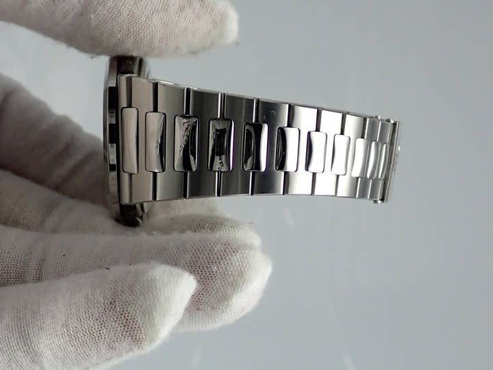 パテックフィリップ ノーチラス Ref.5712/1A-001 ブラックブルー文字盤 中古 nautilus-95