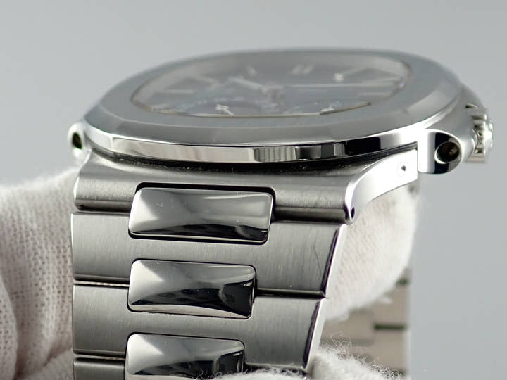 パテックフィリップ ノーチラス Ref.5712/1A-001 ブラックブルー文字盤 中古 nautilus-95
