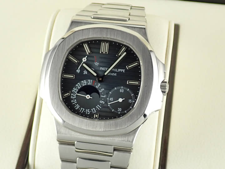 パテックフィリップ ノーチラス Ref.5712/1A-001 ブラックブルー文字盤 中古 nautilus-96