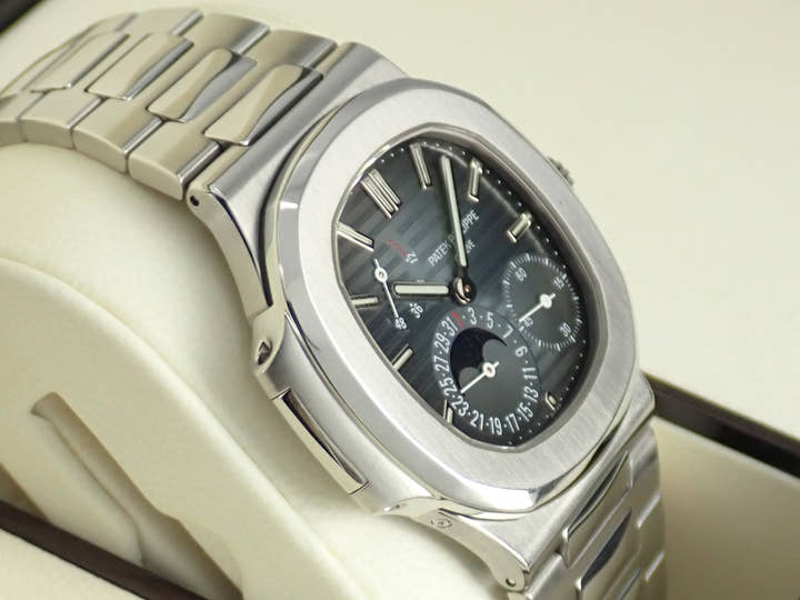 パテックフィリップ ノーチラス Ref.5712/1A-001 ブラックブルー文字盤 中古 nautilus-96