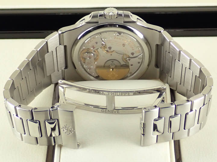 パテックフィリップ ノーチラス Ref.5712/1A-001 ブラックブルー文字盤 中古 nautilus-96