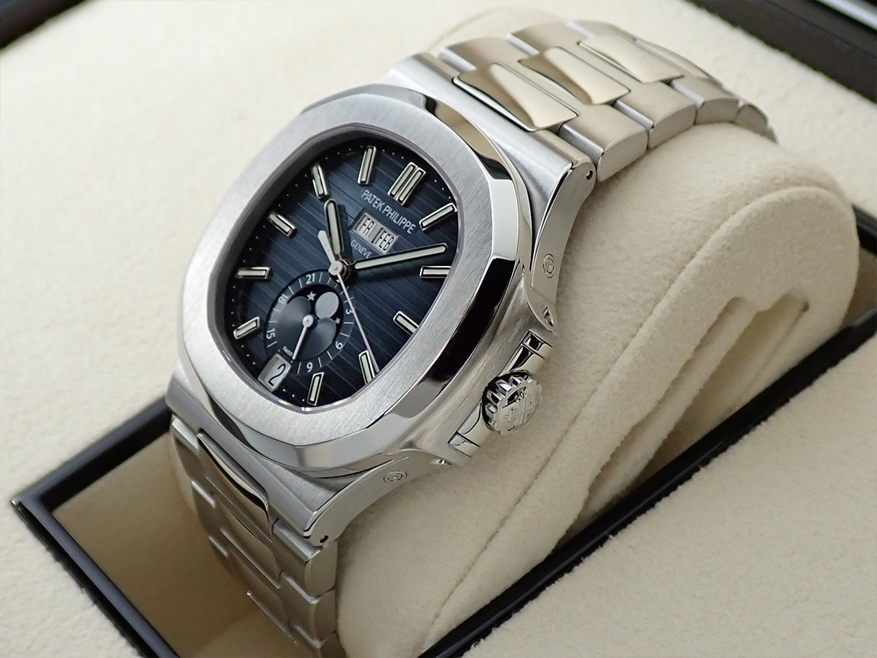 Patek Philippe Nautilus Annual Calendar Moon Phase &lt;Warranty, Box, etc.&gt;