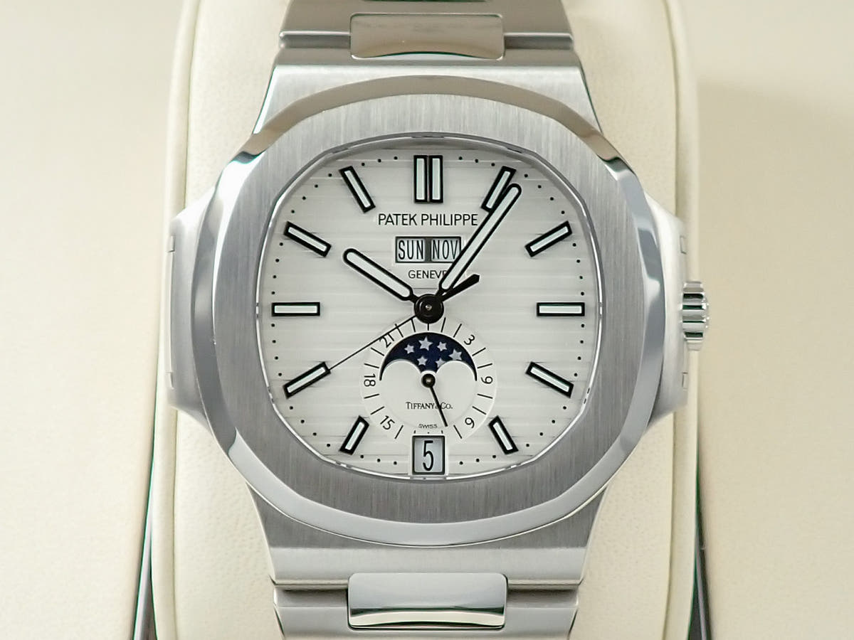 パテックフィリップ ノーチラス アニュアルカレンダー ムーンフェイズ TIFFANY&CO. Ref.5726/1A-010 ホワイト文字盤 中古 LK8H1SAX