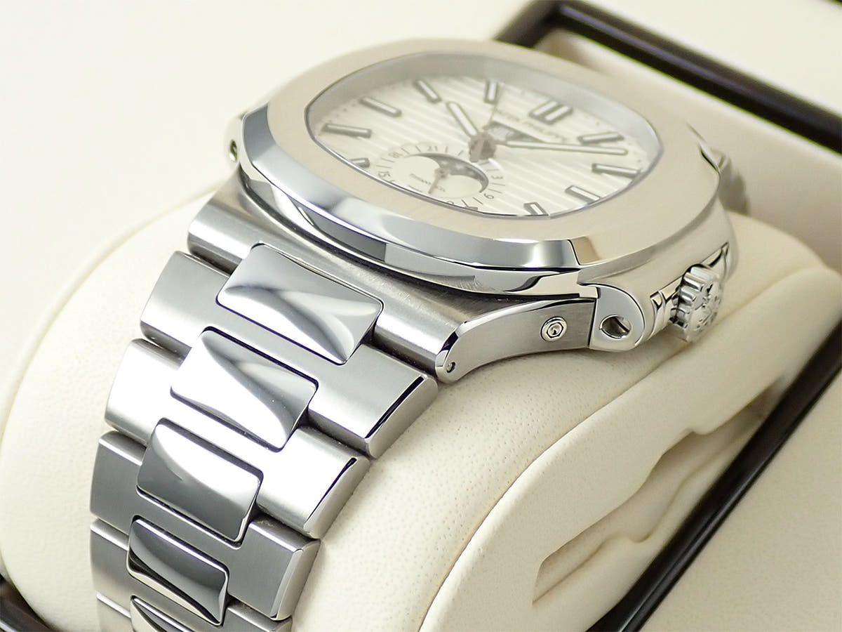パテックフィリップ ノーチラス アニュアルカレンダー ムーンフェイズ TIFFANY&CO. Ref.5726/1A-010 ホワイト文字盤 中古 LK8H1SAX