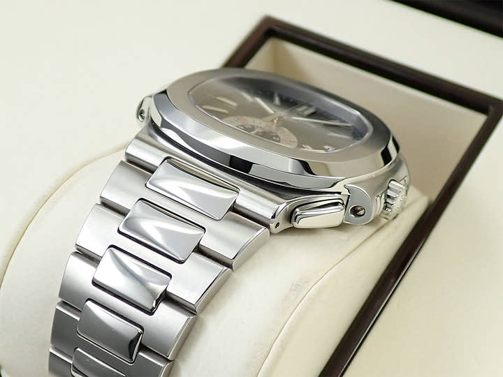 パテックフィリップ ノーチラス クロノグラフ Ref.5980/1A-001 ステンレススチール ブルー文字盤