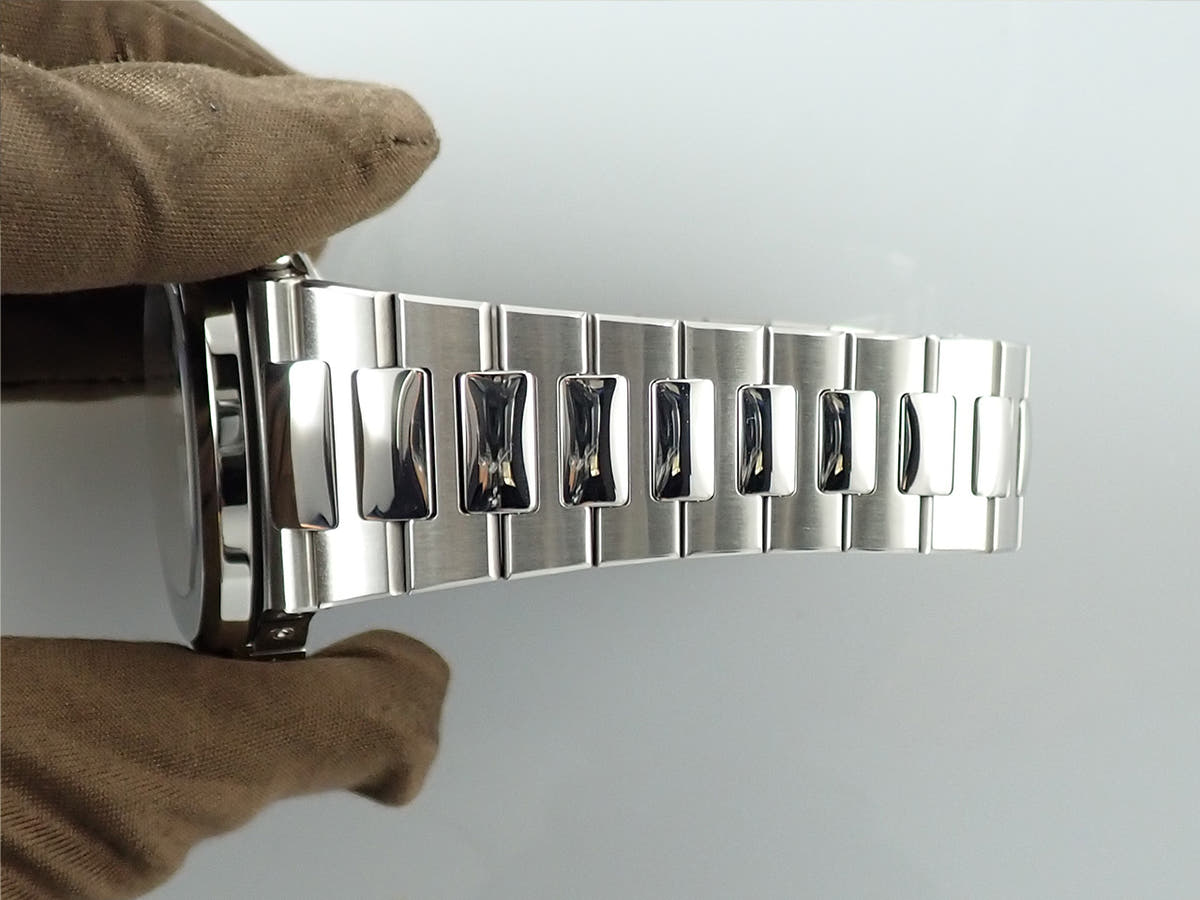 パテックフィリップ ノーチラス クロノグラフ Ref.5980/1A-019 ホワイト文字盤 美品 22ZM72S7