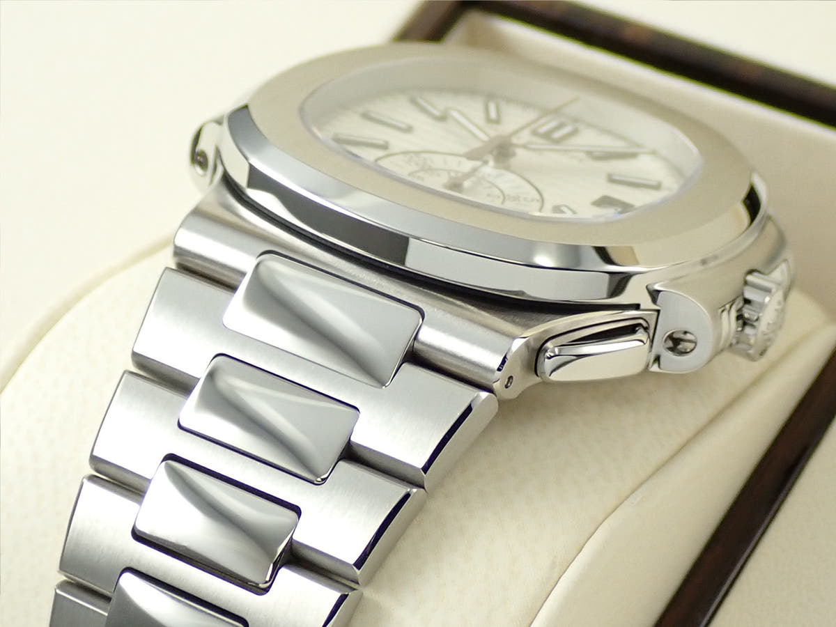 パテックフィリップ ノーチラス クロノグラフ Ref.5980/1A-019 ホワイト文字盤 美品 22ZM72S7