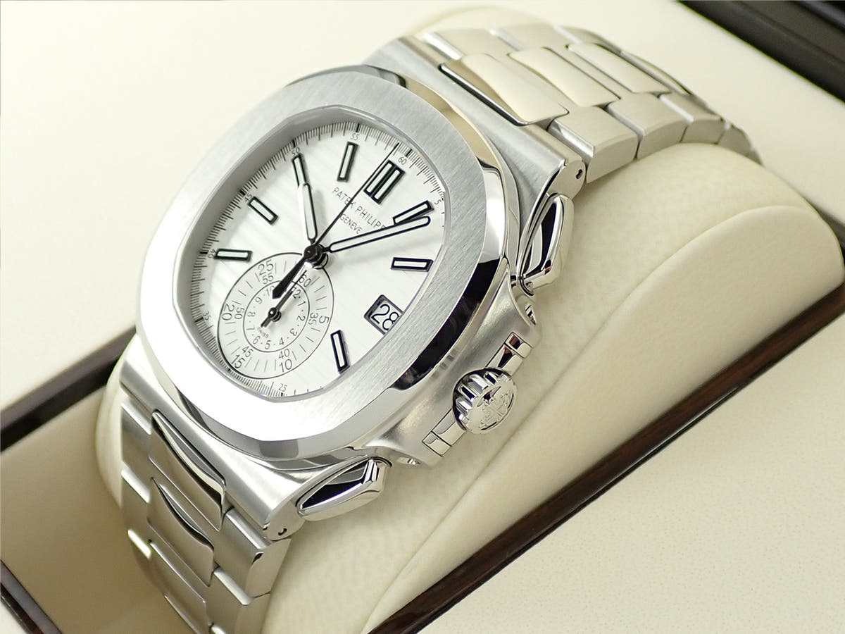 パテックフィリップ ノーチラス クロノグラフ Ref.5980/1A-019 ホワイト文字盤 美品 22ZM72S7