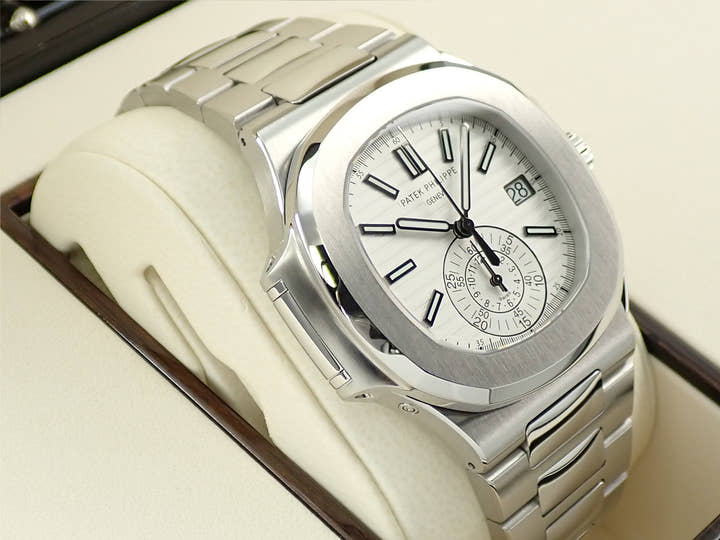 パテックフィリップ ノーチラス クロノグラフ Ref.5980/1A-019 ステンレススチール ホワイト文字盤