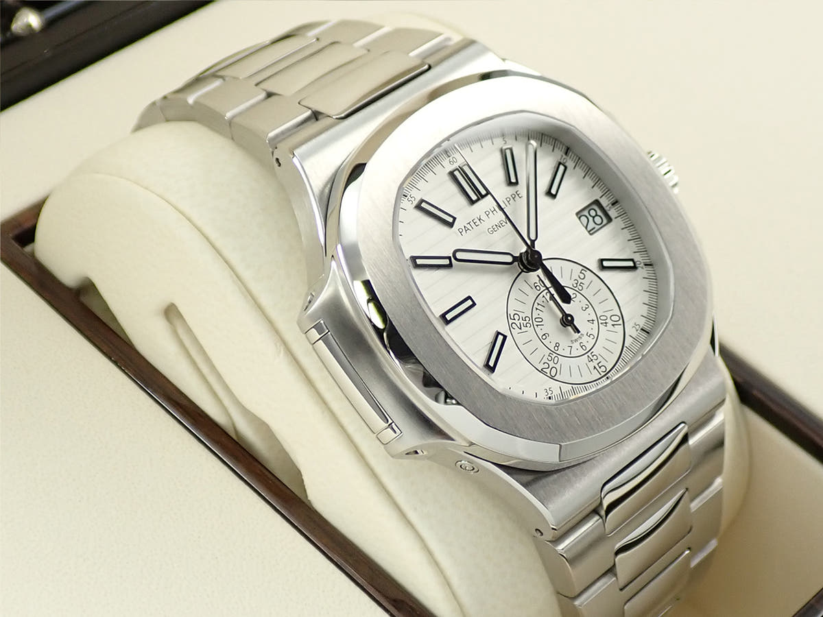 パテックフィリップ ノーチラス クロノグラフ Ref.5980/1A-019 ホワイト文字盤 美品 22ZM72S7