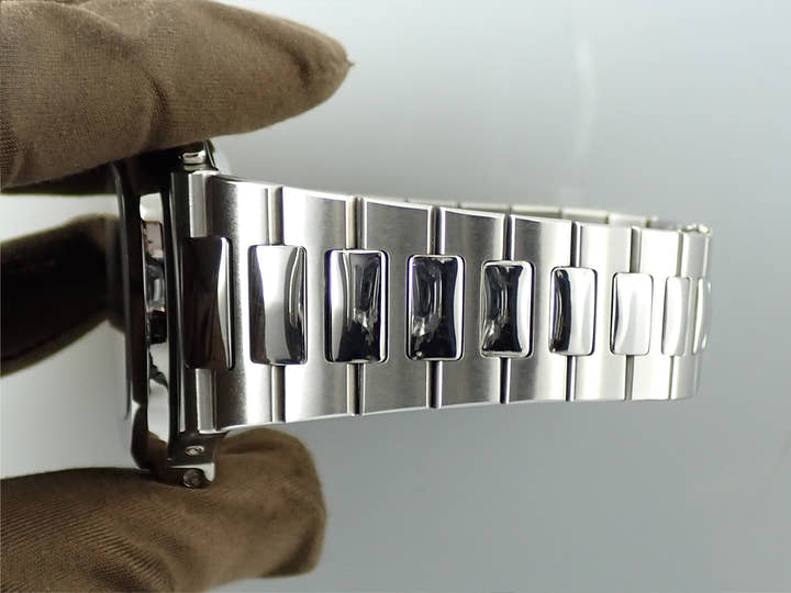 パテックフィリップ ノーチラス クロノグラフ Ref.5980/1A-001 ステンレススチール ブルー文字盤