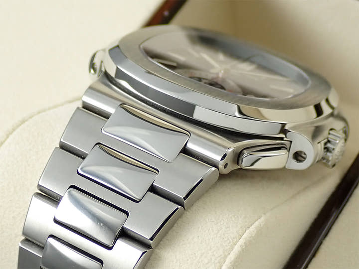 パテックフィリップ ノーチラス クロノグラフ Ref.5980/1A-001 ステンレススチール ブルー文字盤