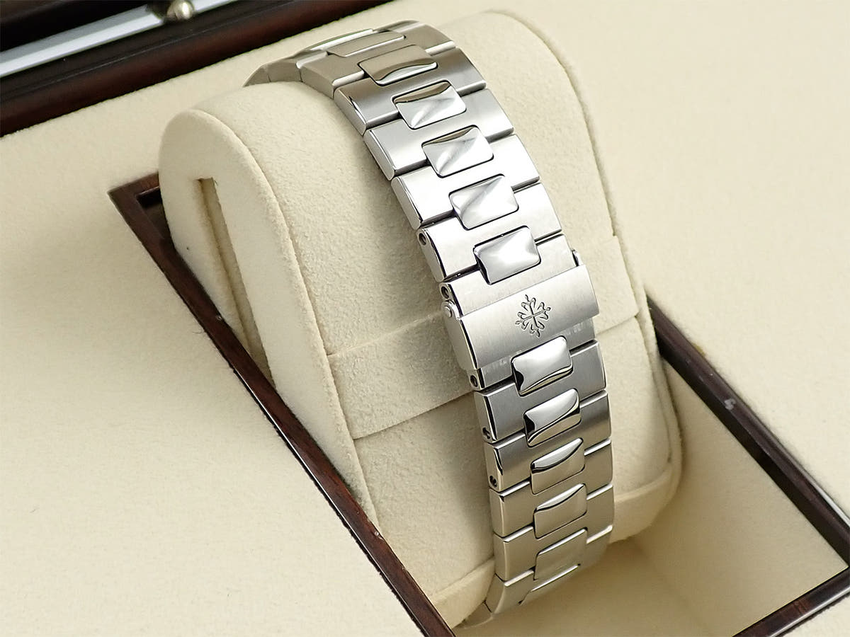 パテックフィリップ ノーチラス クロノグラフ Ref.5980/1A-001 ブルー文字盤 中古 P80PY197