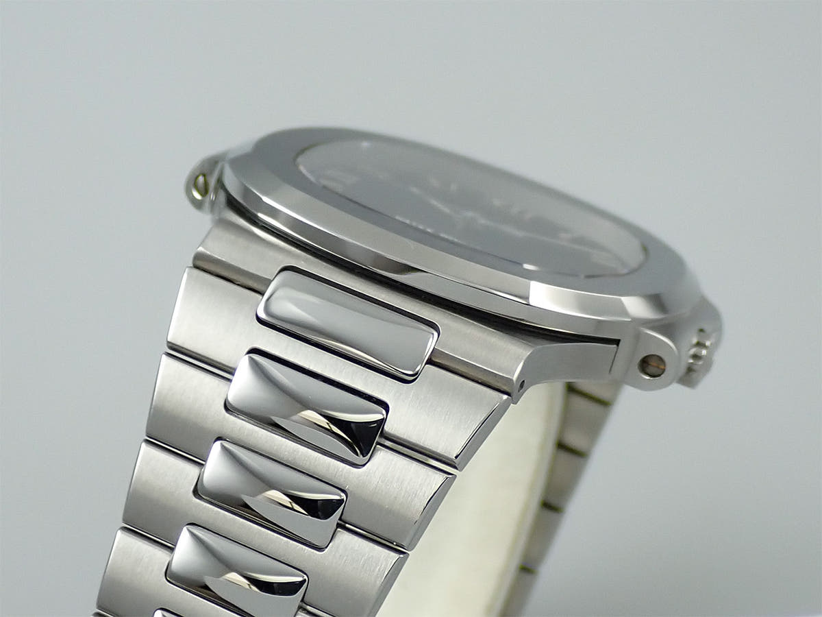 パテックフィリップ ノーチラス パワーリザーブ TIFFANY Ref.3710/1A-001 ブラック文字盤 デッドストック K1UJ6678