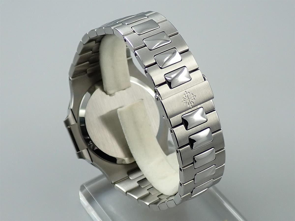 パテックフィリップ ノーチラス パワーリザーブ TIFFANY Ref.3710/1A-001 ブラック文字盤 デッドストック K1UJ6678