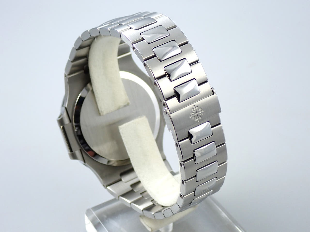 パテックフィリップ ノーチラス パワーリザーブ TIFFANY Ref.3710/1A-001 ブラック文字盤 デッドストック A1W5XVZH
