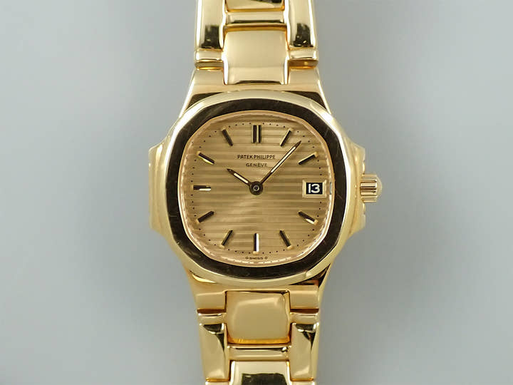 Patek Philippe Nautilus Quartz Ref. 4700/51J-016 Yellow Gold Gold Dial