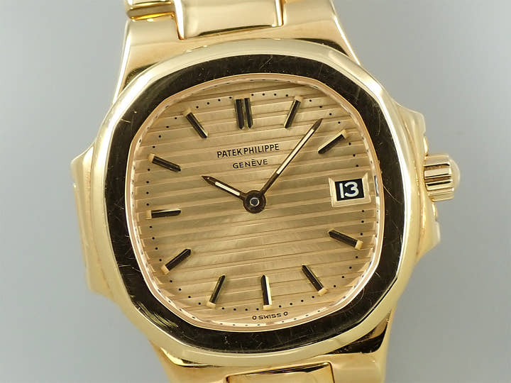 Patek Philippe Nautilus Quartz Ref. 4700/51J-016 Yellow Gold Gold Dial