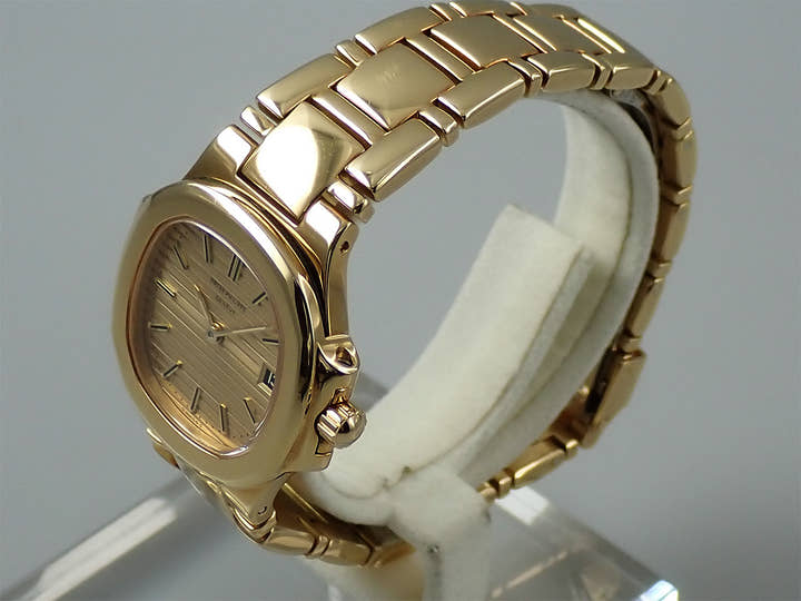 Patek Philippe Nautilus Quartz Ref. 4700/51J-016 Yellow Gold Gold Dial