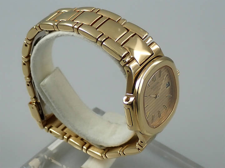 Patek Philippe Nautilus Quartz Ref. 4700/51J-016 Yellow Gold Gold Dial