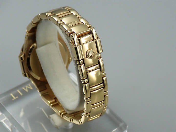 Patek Philippe Nautilus Quartz Ref. 4700/51J-016 Yellow Gold Gold Dial