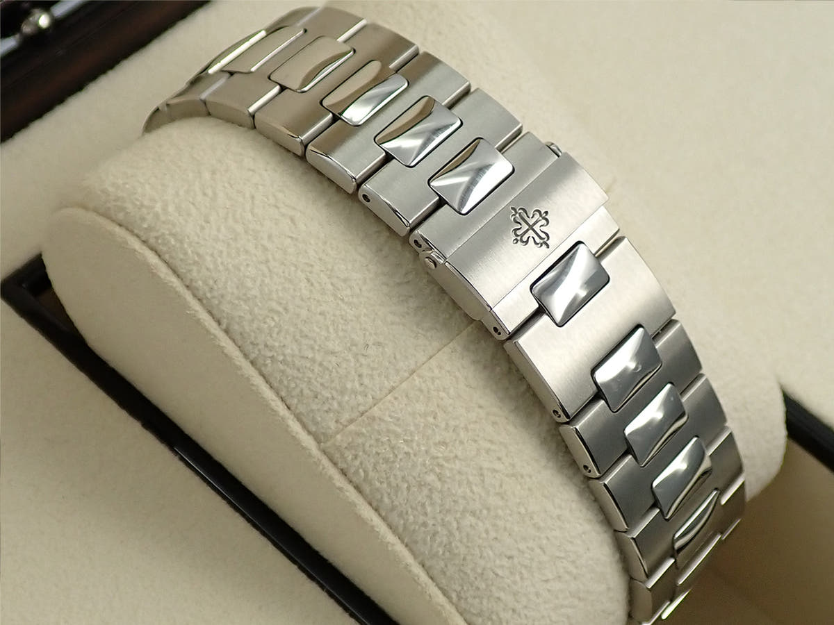パテックフィリップ ノーチラス トラベルタイム クロノグラフ Ref.5990/1A-001 ブラックグラデーション文字盤 未使用 HAYF1304