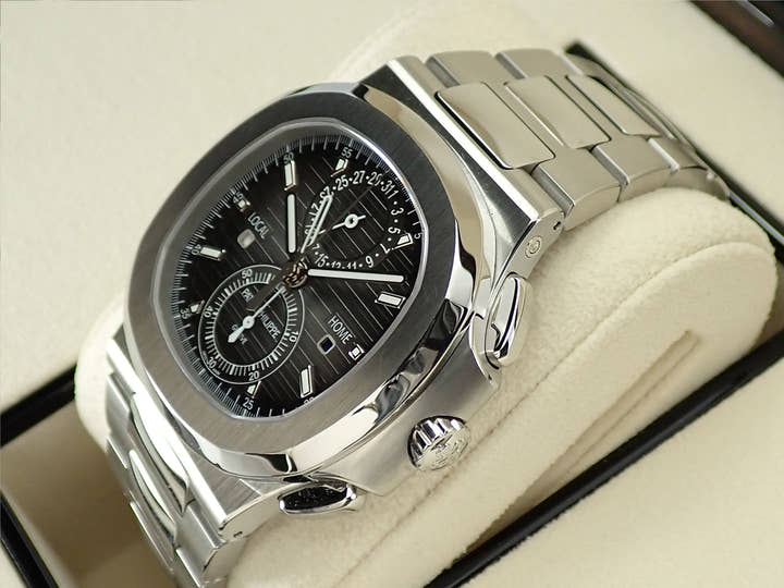 パテックフィリップ ノーチラス トラベルタイム クロノグラフ Ref.5990/1A-001 ステンレススチール ブラックグラデーション文字盤