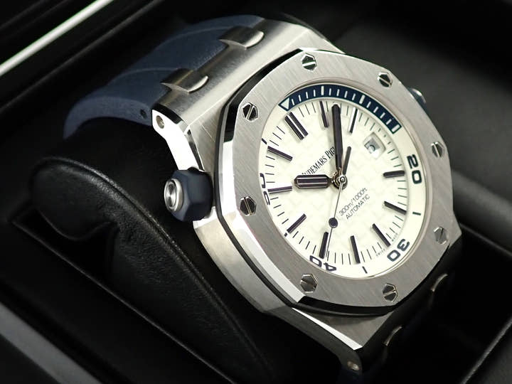 オーデマピゲ ロイヤルオーク オフショア ダイバー Ref.15710ST.OO.A010CA.01 ステンレススチール ホワイト文字盤