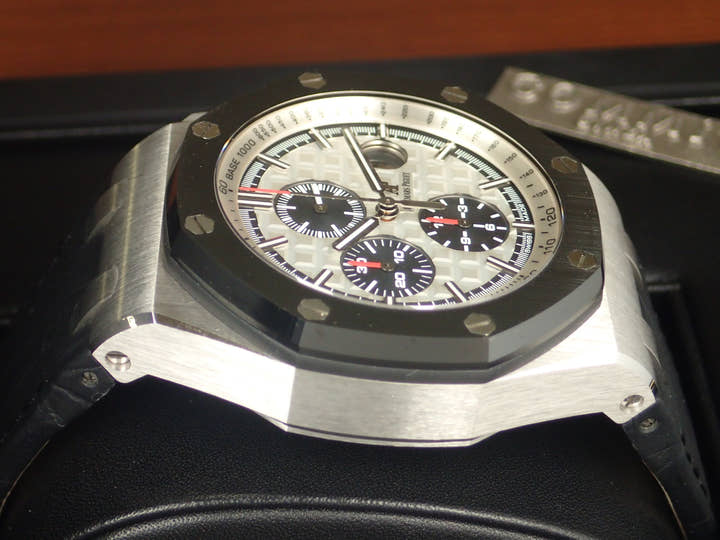 オーデマピゲ ロイヤルオーク Ref.26400SO.OO.A002CA.01 シルバー文字盤 中古 offshore