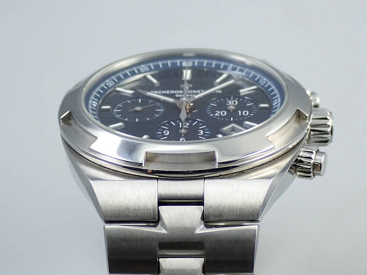 ヴァシュロンコンスタンタン オーヴァーシーズ クロノグラフ Ref.5500V/110A-B148 ブルー文字盤 中古 AF21A738