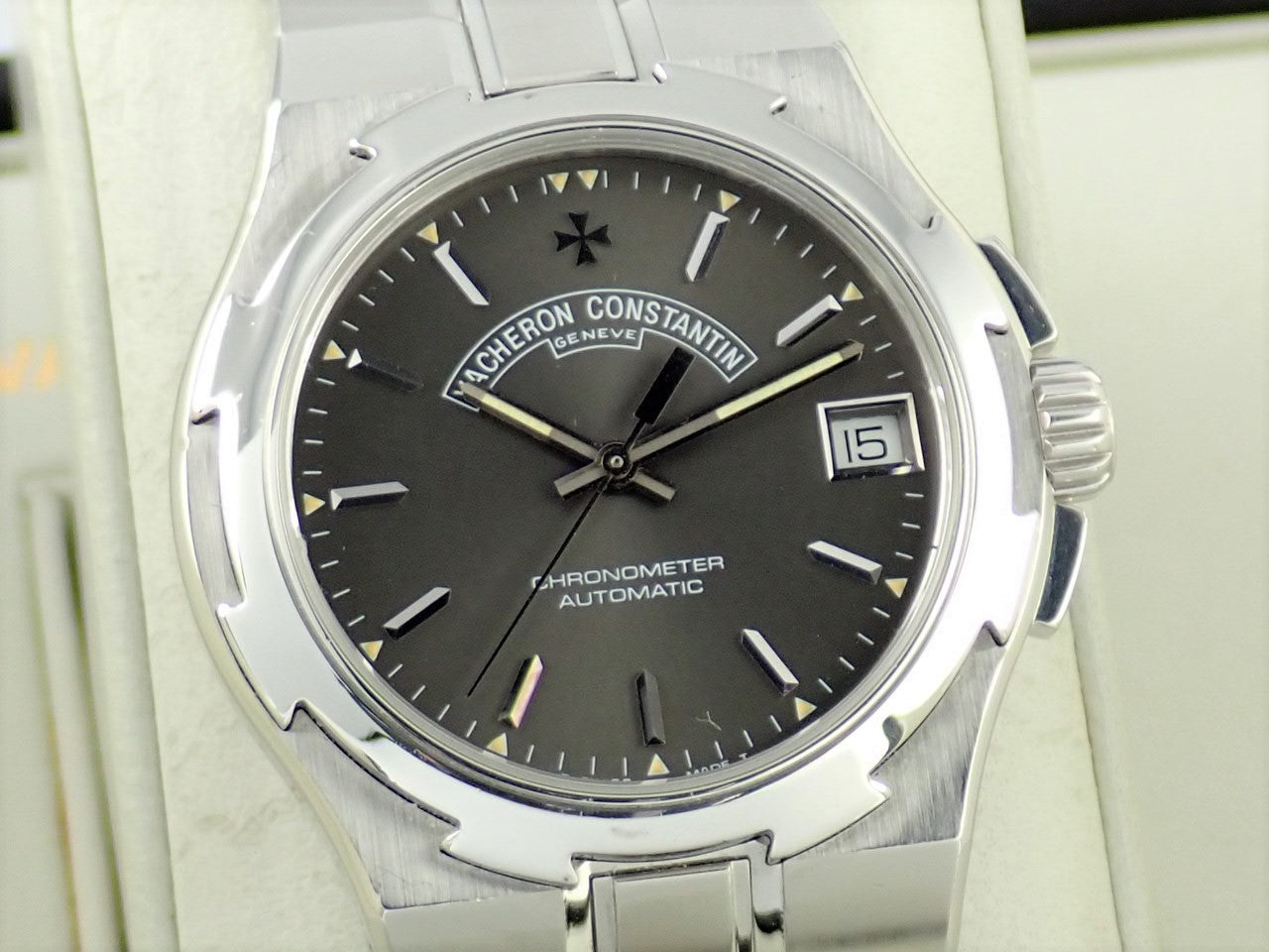 Vacheron Constantin Overseas Medium