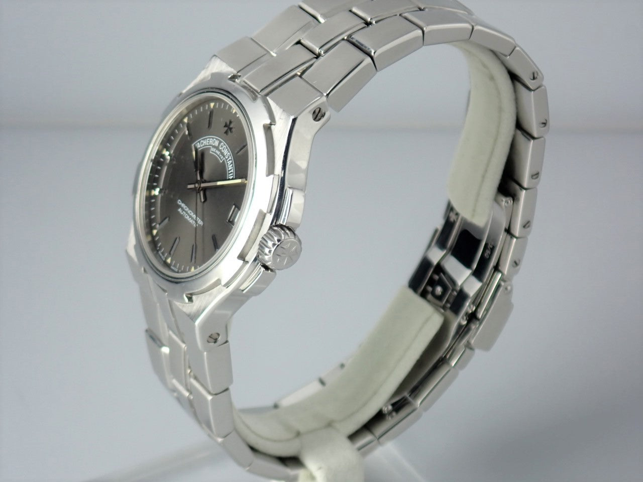 Vacheron Constantin Overseas Medium