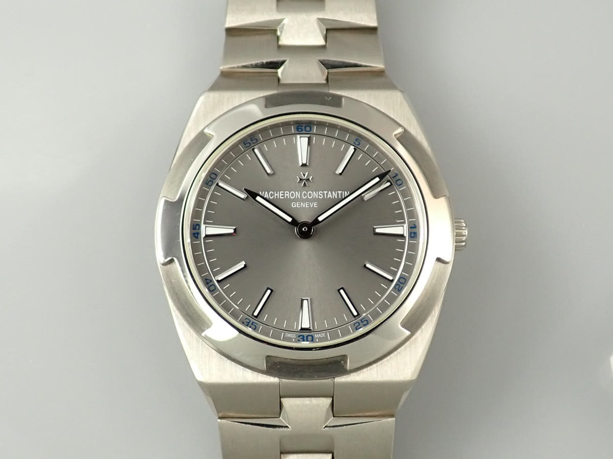 ヴァシュロンコンスタンタン オーヴァーシーズ エクストラフラット Ref.2000V/120G-B122 グレー文字盤 中古 S0174294