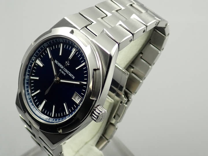 ヴァシュロンコンスタンタン オーヴァーシーズ Ref.4500V/110A-B128 ブルー文字盤 中古 T3M66550