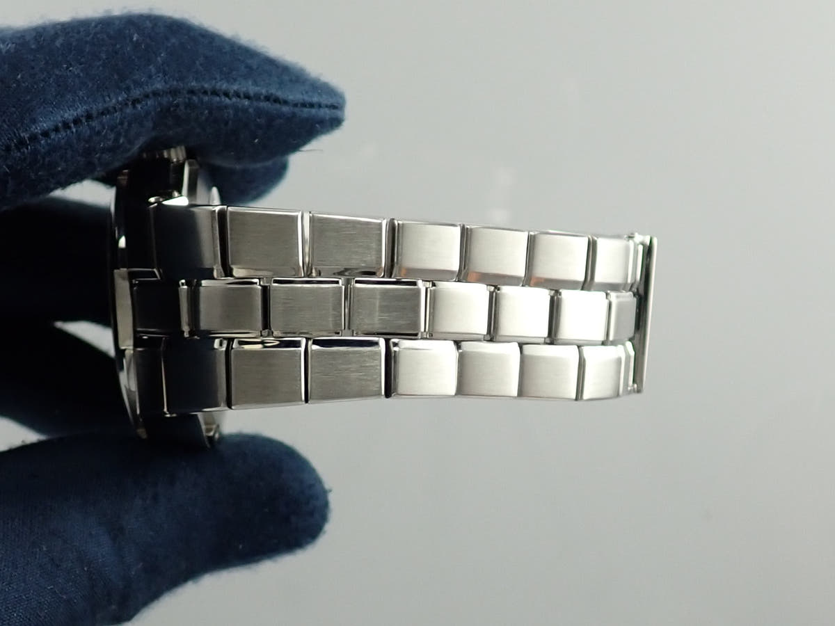 ヴァシュロンコンスタンタン オーヴァーシーズ クロノグラフ Ref.49140/423A-8790 シルバー文字盤 美品 074XLHRA