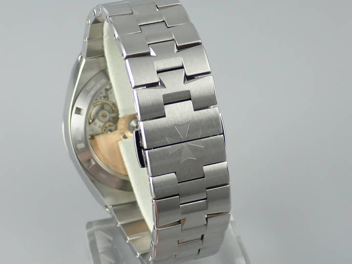 ヴァシュロンコンスタンタン オーヴァーシーズ Ref.5500V/110A-B481 ブラック文字盤 中古 overseas-18
