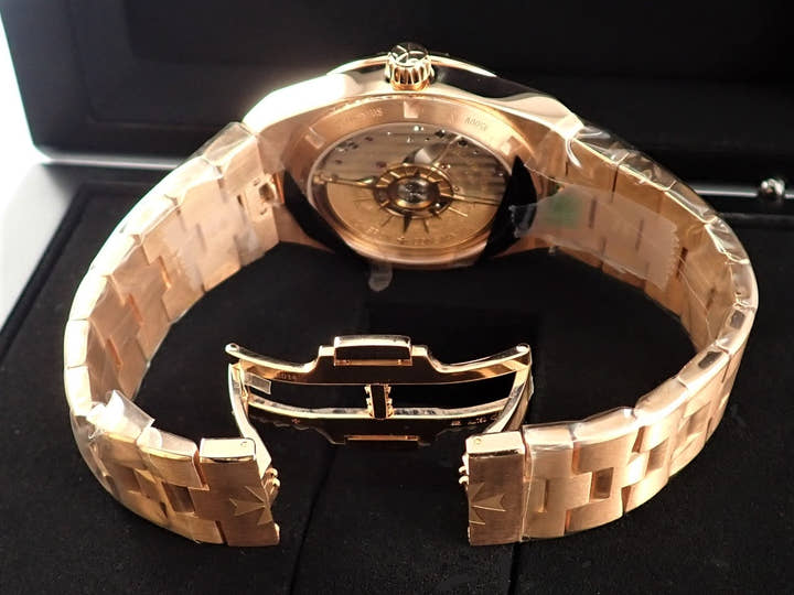 ヴァシュロンコンスタンタン オーヴァーシーズ Ref.4500V/110R-B705 ブルー文字盤 未使用 9WHS83WY