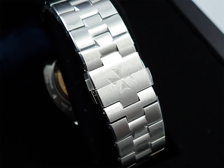 ヴァシュロンコンスタンタン オーヴァーシーズ Ref.4500V/110A-B128 ブルー文字盤 未使用 P689WRZS