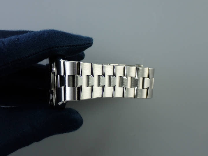 ヴァシュロンコンスタンタン オーヴァーシーズ Ref.4500V/110A-B483 ブラック文字盤 美品 05H32ZTF