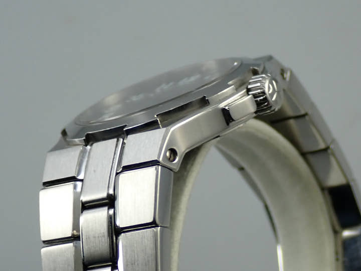 ヴァシュロンコンスタンタン オーヴァーシーズ Ref.42052/423A-8894 ブラック文字盤 中古 S8FFLH86