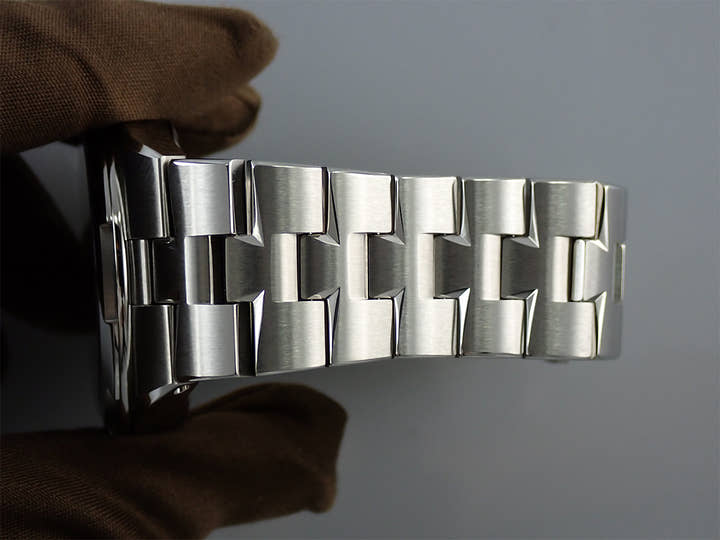 Vacheron Constantin Overseas Ref. 4500V/110A-B126 Silver Dial Excellent Condition CCXJ9099