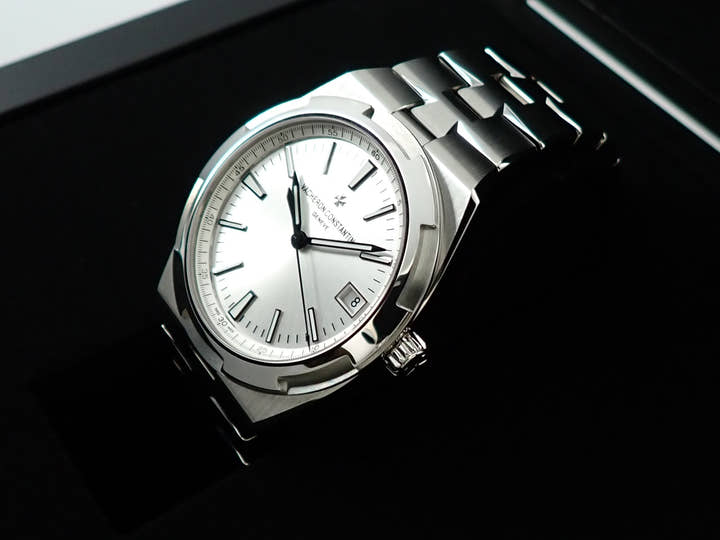 ヴァシュロンコンスタンタン オーヴァーシーズ Ref.4500V/110A-B126 シルバー文字盤 未使用 2J3TM495